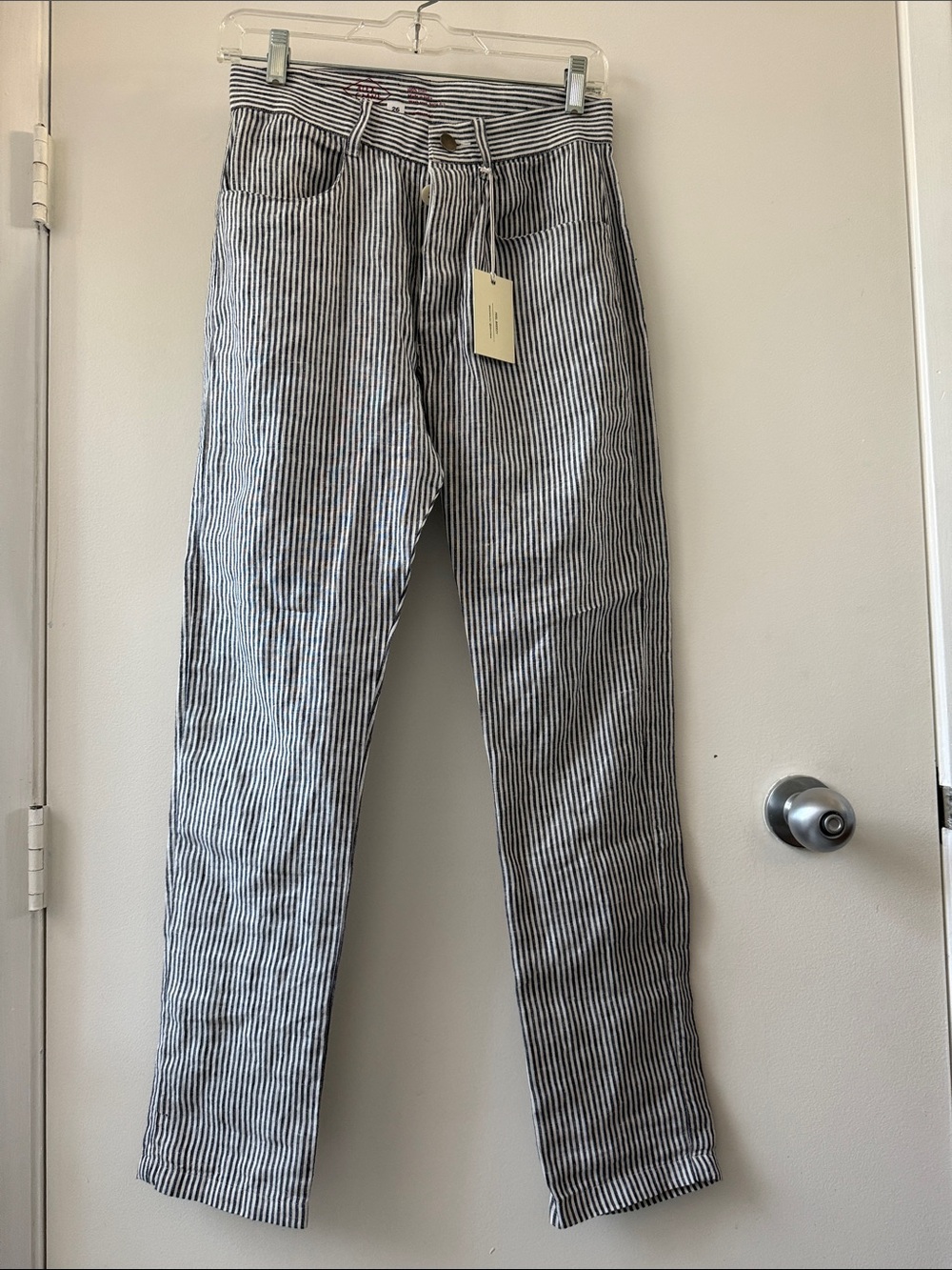 Alex Crane Linen Pin Striped Straight-Leg Fitted Pants in Navy and White 26.